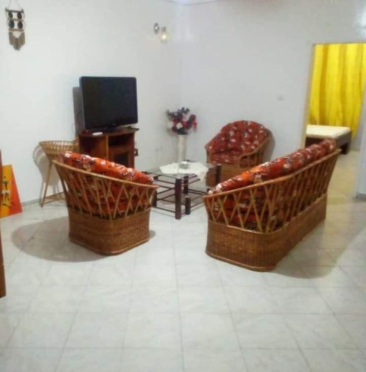 Residence Sh Yaounde Bagian luar foto